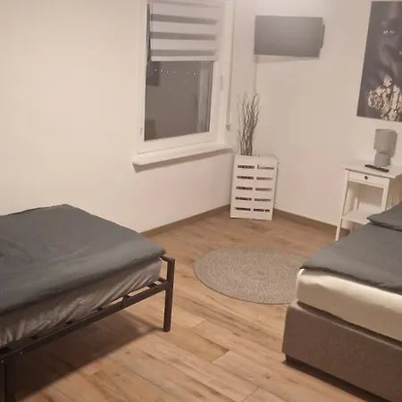 Ruhige, Zentrale Erdgeschoss Mit Parkplatz アパート