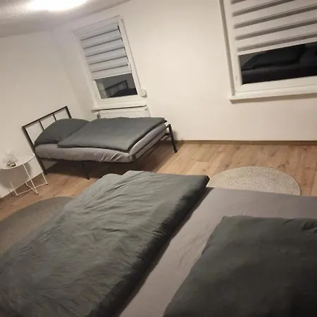 Ruhige, Zentrale Erdgeschoss Mit Parkplatz アパート *