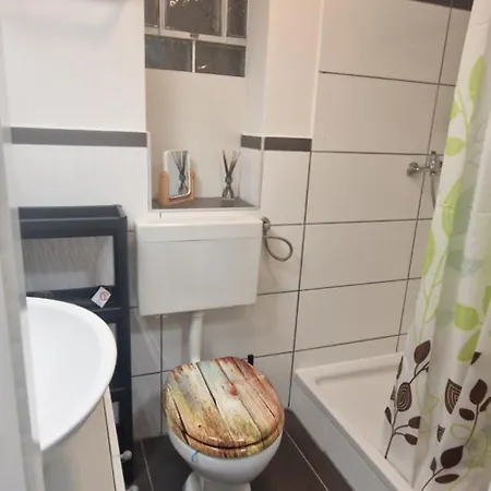 アパート Ruhige, Zentrale Erdgeschoss Mit Parkplatz *
