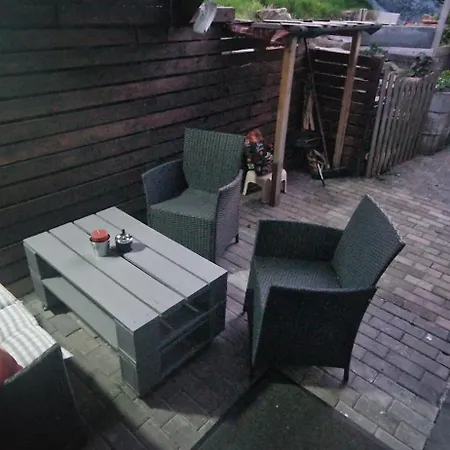 Ruhige, Zentrale Erdgeschoss Mit Parkplatz アパート